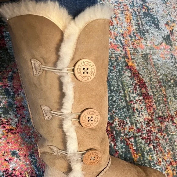 Women’s UGG Bailey Button 3 in Chestnut 7 - Picture 3 of 15